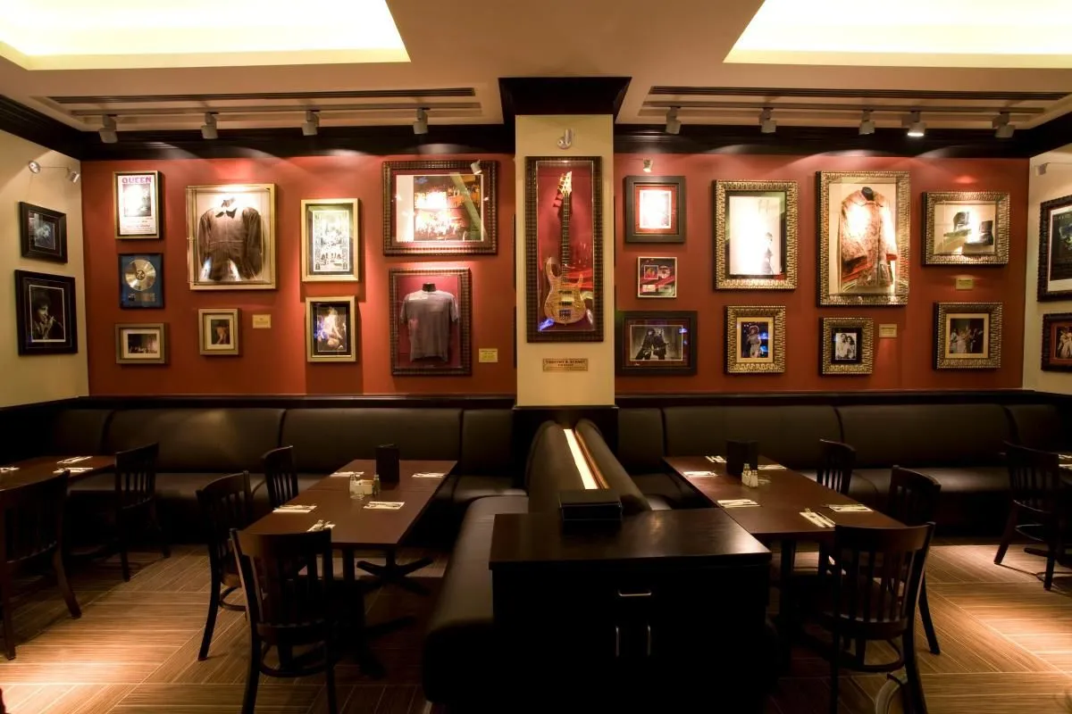 Afacere 10 imagine HARD ROCK CAFE