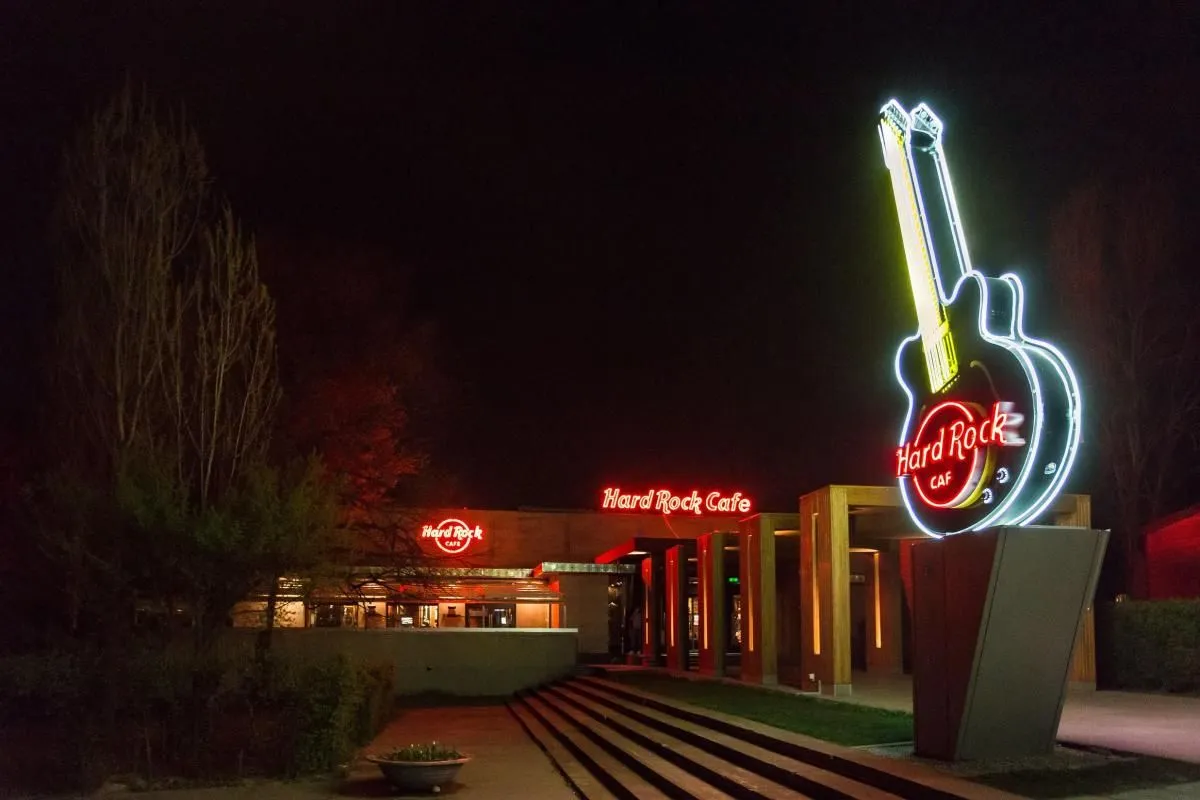 Afacere 12 imagine HARD ROCK CAFE