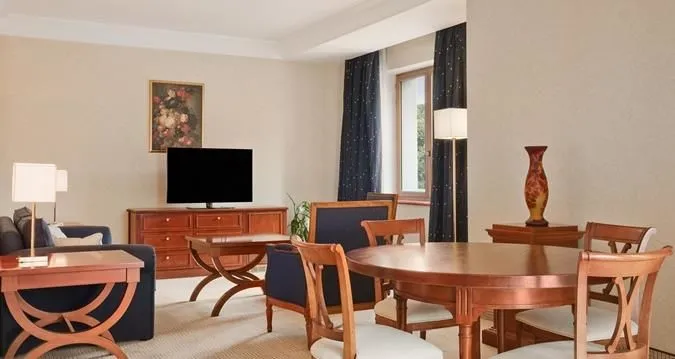 Afacere 4 imagine ATHENEE PALACE HILTON BUCHAREST