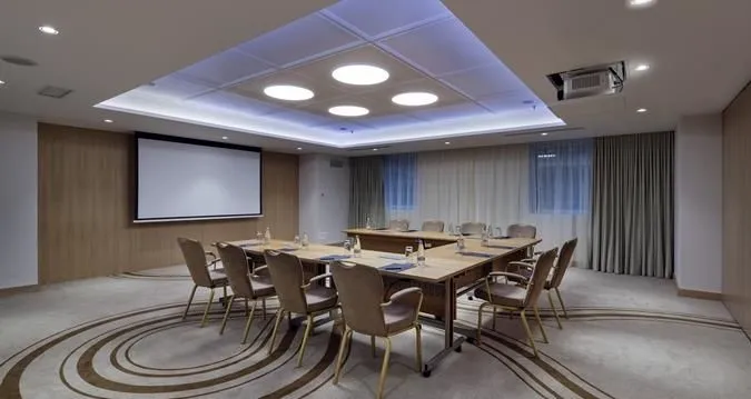 Afacere 12 imagine ATHENEE PALACE HILTON BUCHAREST